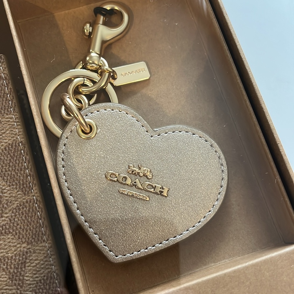 Coach print gift square mini bag with heart keychain - Picture 4 of 10